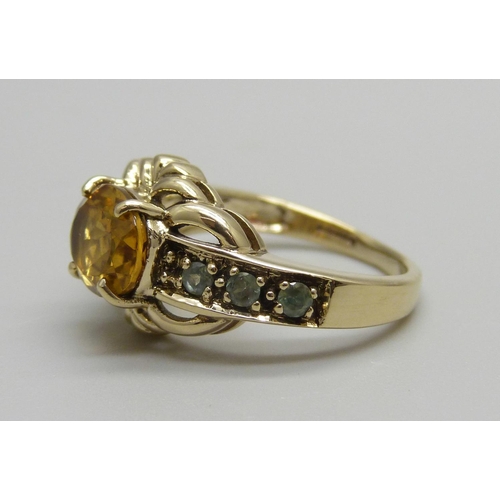 918 - A 9ct gold, citrine and blue stone ring, 3.7g, K