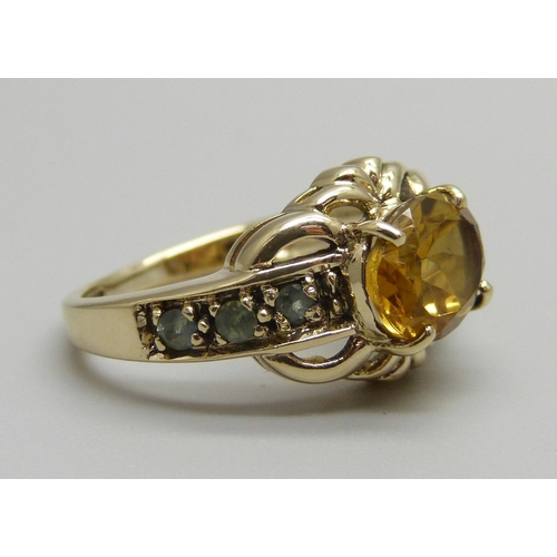 918 - A 9ct gold, citrine and blue stone ring, 3.7g, K