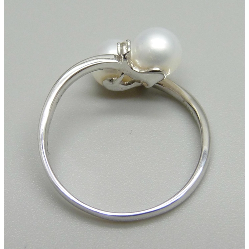 919 - A 9ct white gold, pearl and diamond ring, 2.1g, N