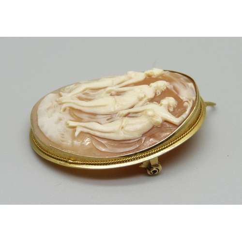 929 - An 18ct gold mounted cameo brooch, marked 750, total weight 5.1g