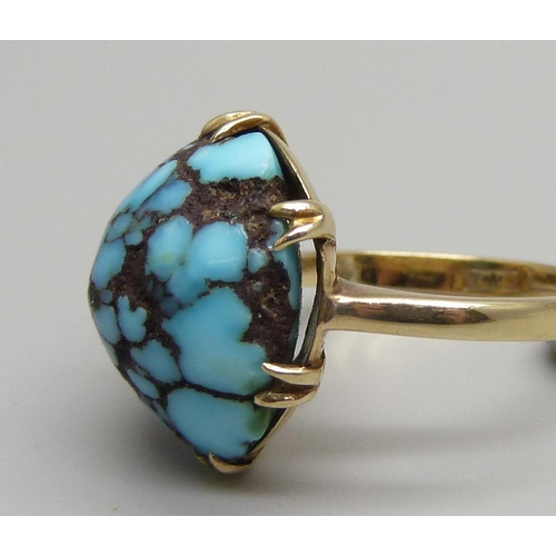 938 - A 9ct gold and turquoise matrix ring, 5g, K