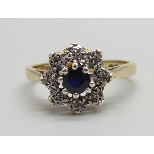 942 - A 9ct gold, sapphire and diamond cluster ring, 3.3g, P