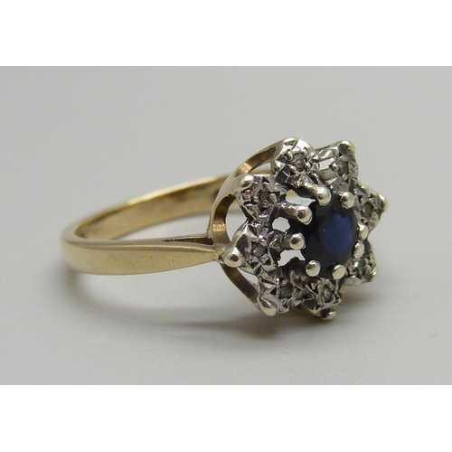 942 - A 9ct gold, sapphire and diamond cluster ring, 3.3g, P