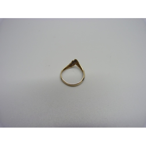 948 - A 9ct gold wishbone ring, 1.2g, I