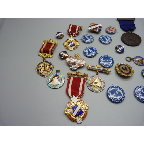 952 - 'Sons of Temperance' enamel medallions, badges and cufflinks and a similar collection of pin badges