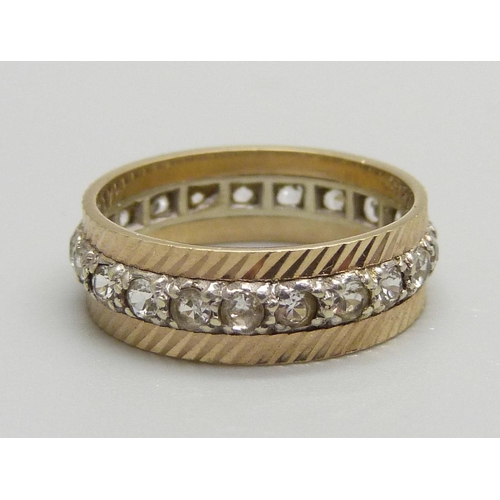 953 - A 9ct gold eternity ring, 2.9g, L