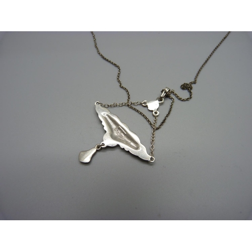 961 - A silver and enamel necklace