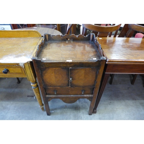 153 - A George III mahogany night stand