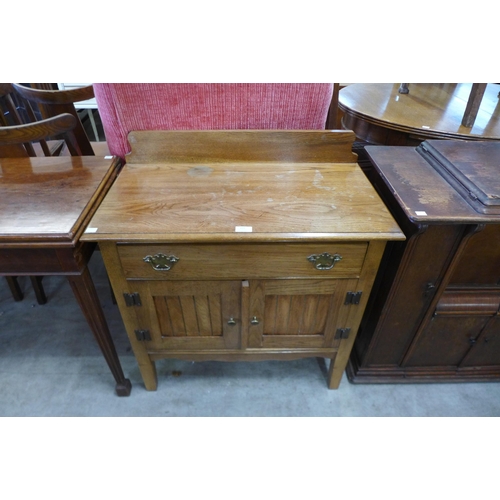 155 - A small oak side cabinet