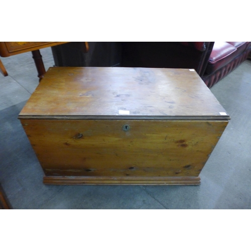 206 - A pine blanket box