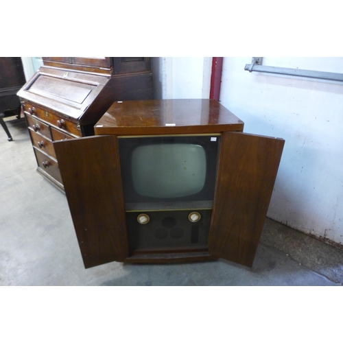 213 - A vintage Murphy walnut cased television