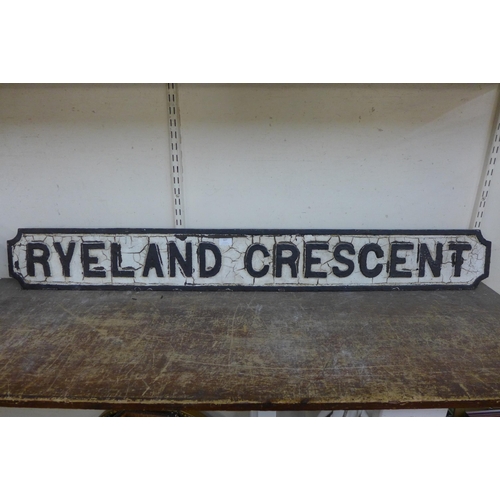 327 - A vintage cast iron Ryeland Crescent street sign