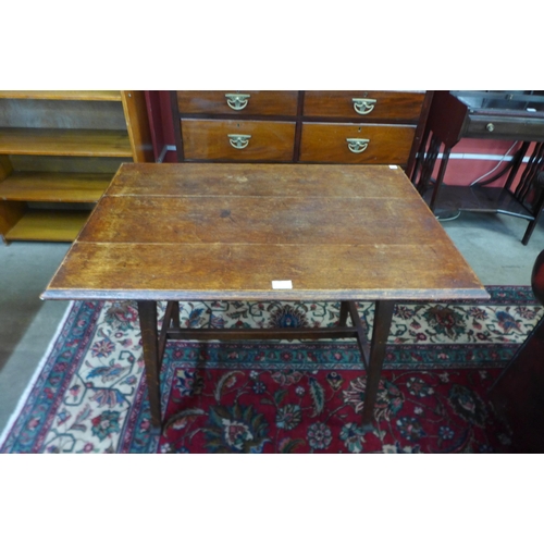 60 - An Arts and Crafts oak tavern table