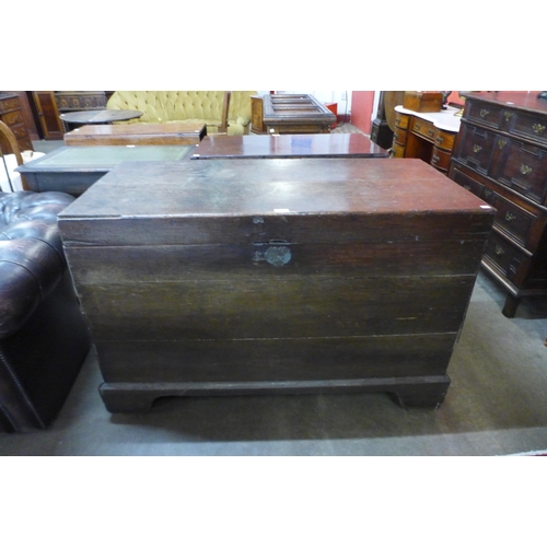 62 - A George III oak coffer