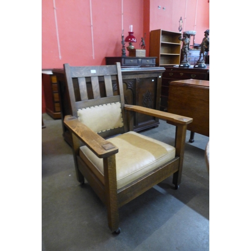 72 - An American Arts and Crafts oak armchair, manner of Gustav Stickley