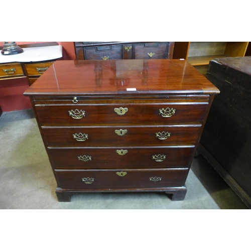 76 - A George III mahogany bachelor's chest of drawers