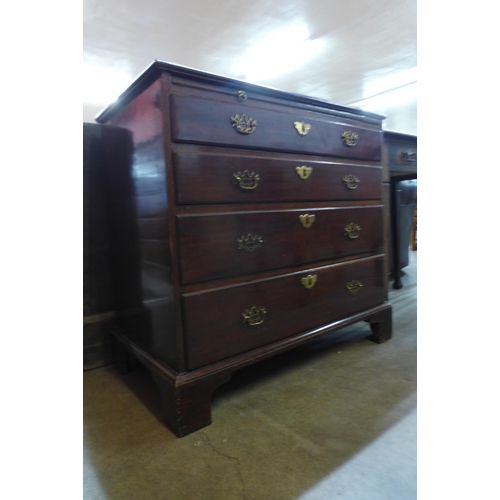 76 - A George III mahogany bachelor's chest of drawers