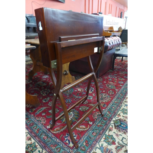 80 - A 19th Century style mahogany coaching table