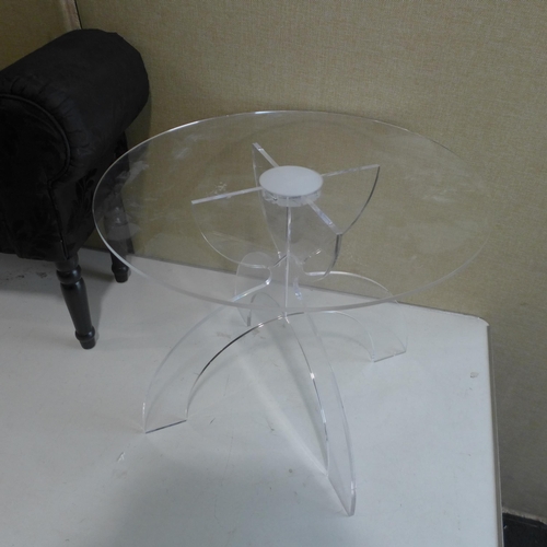 3019 - Round plastic coffee table and black window box chair