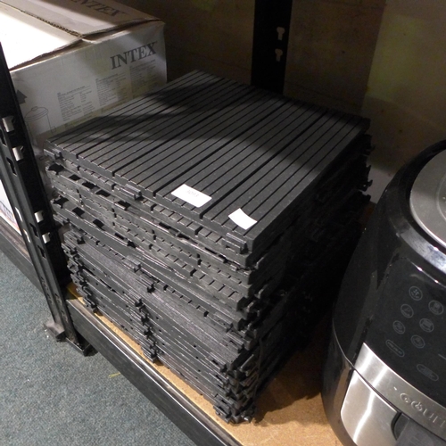 3093 - Qty Of  Easy Tile Deck Tiles - Cosmo graphite   (269-391,392)   * This lot is subject to vat