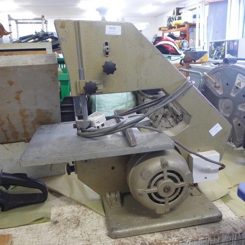2024 - Powerline BB520 bandsaw - failed electrical safety test due to damaged cable - sold as scrap only