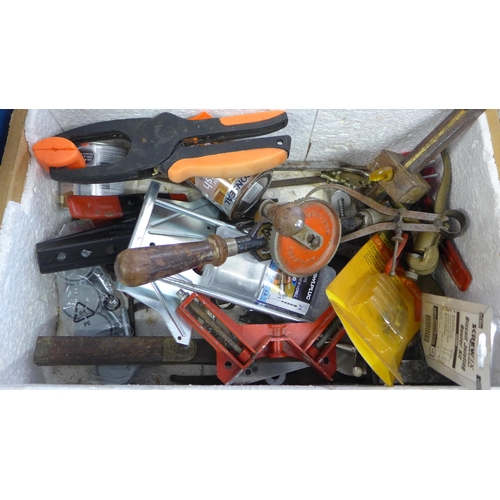 2028 - Box of approx. 50 woodworking tools: drill bits, router bits, mitre scribes, hole saws etc.