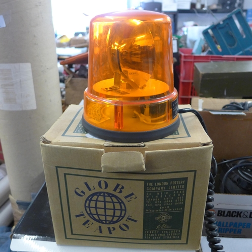 2051 - 12v magnetic vehicle roof light (amber flashing beacon)