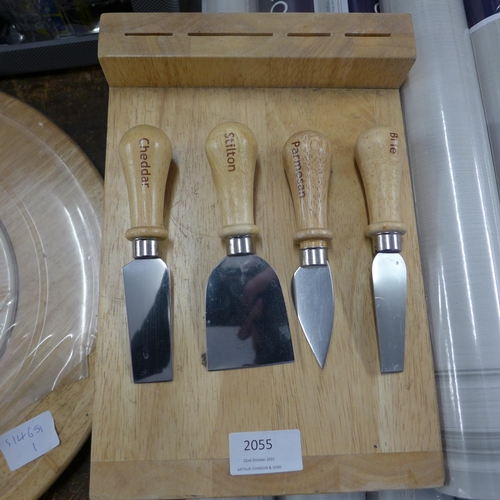 2055 - M & S cheeseboard, additional cheese knife & board set