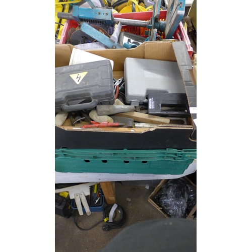 2124 - 2 Plastic crates & box of approx. 150 hand tools