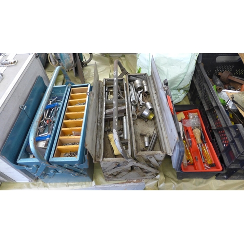 2129 - 2 Metal cantilever tool boxes with approx. 100 tools