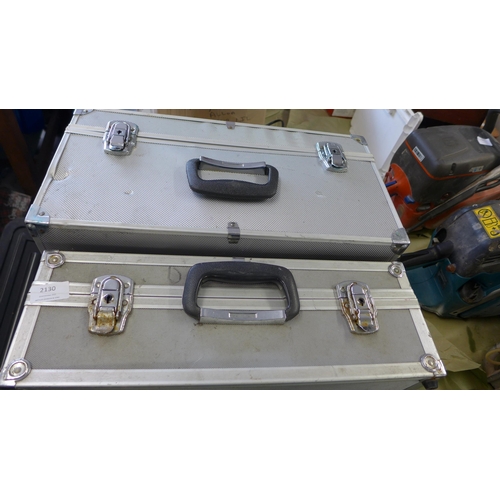 2130 - 2 aluminum flight cases (approx 75 x 20 x 40cm)