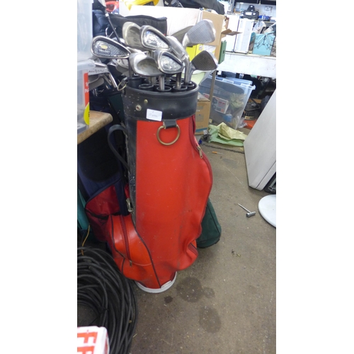 2139 - Various golf clubs: irons, drivers, putters, 5 golf bags, Wilson back pack, golf balls, and a puttin... 