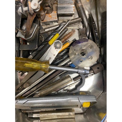 2042a - Box of vintage engineering tools: V-blocks, clamps, dies, etc.