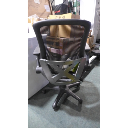 3142 - Bayside Mesh Office Chair (269-388)   * This lot is subject to vat