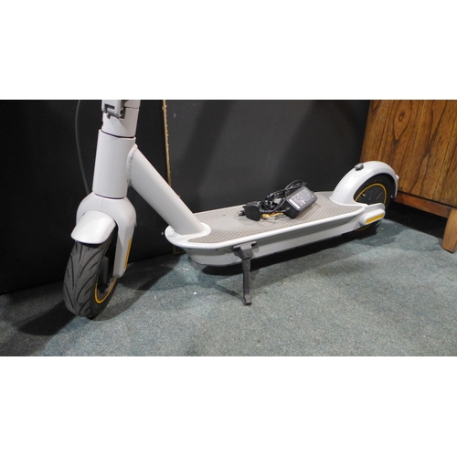 3165 - Segway NineBot Kick E-Scooter With Charger, original RRP £416.66 + VAT * This lot is subject to VAT