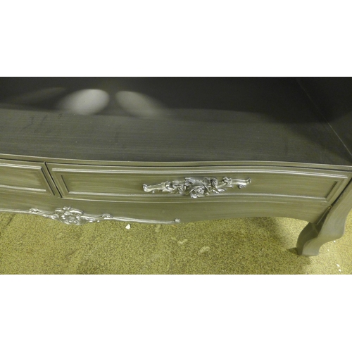 1479 - A silver two drawer media unit