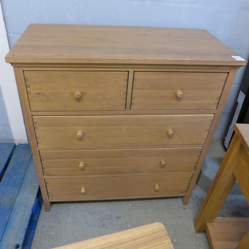 1514 - An oak two over three chest of drawers