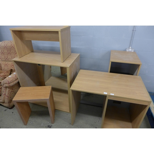 1516 - An assortment of oak effect hotel furniture