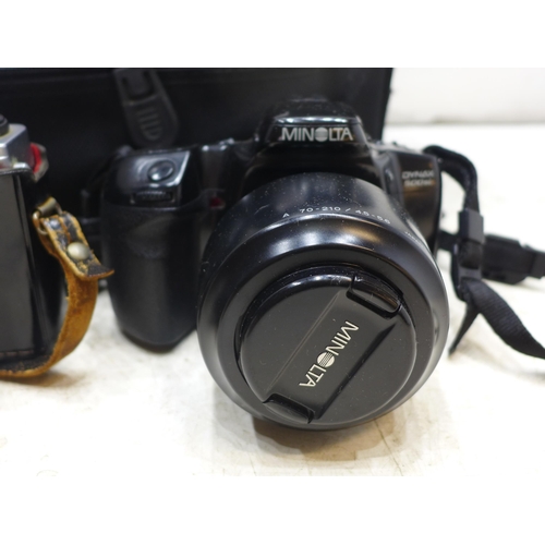 2258 - Minolta camera bag containing Minolta Dynax 50051 e manual, Practika PLC 2 camera + flash, filters, ... 