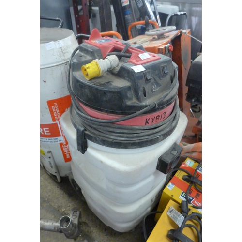 2379 - Large shop vac