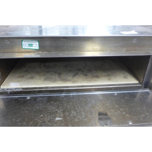 2401 - Susgena electric pizza oven, wicker trays and qty of slices