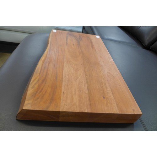 1424 - A large hardwood chopping board