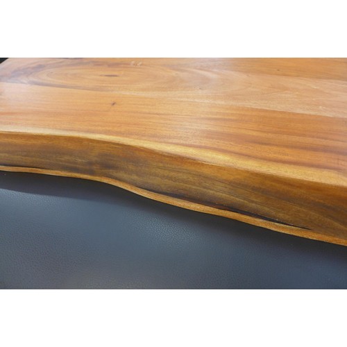 1424 - A large hardwood chopping board