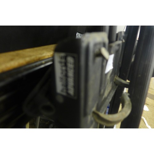 2308 - Halfords roof rack with 2 X cycle racks with keys