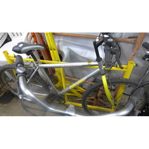 2432 - Oscar men's silver and yellow MTB/mountain bicycle/bike