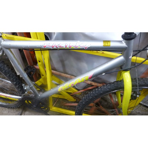 2432 - Oscar men's silver and yellow MTB/mountain bicycle/bike