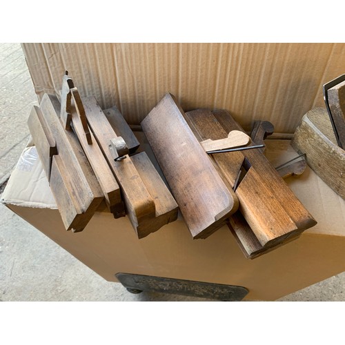 2020 - 7 Assorted vintage moulding and rebating planes