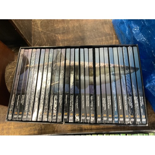 2032 - Box set of 52 DVD's: Nature's Predators