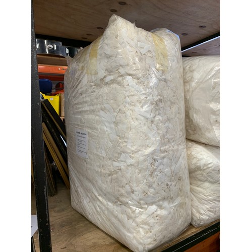 2077 - 5 sacks of puppy bedding