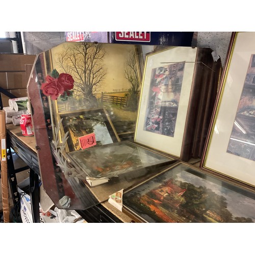 2094 - Retro floral mirror, gilt mirror and approx. 12 framed 1980's pictures and prints